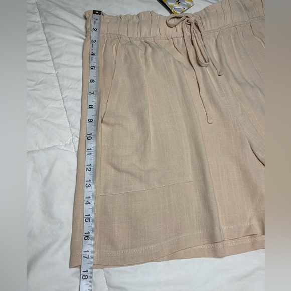 NWT Women's Tan Shorts Size L - 5” Inseam - Picture 5 of 10